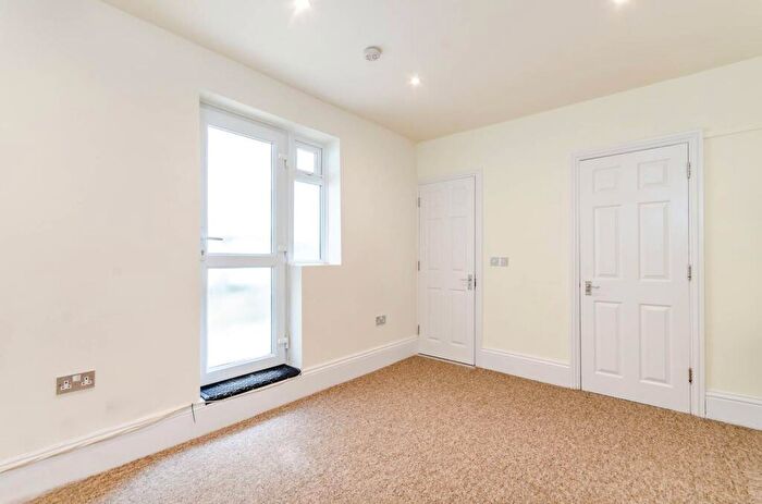 Studio To Rent In Brighton Road, Surbiton, KT6