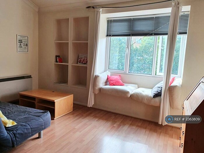 Studio To Rent In Cambridge House, London, E1