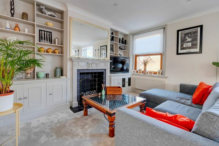 2 Bedroom Flat To Rent In Fulham Road, London, SW6