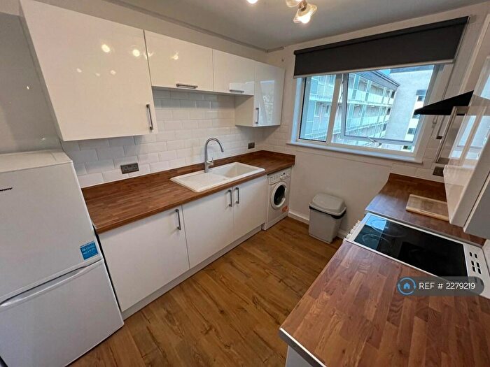 2 Bedroom Flat To Rent In Crown Road North, Glasgow, G12