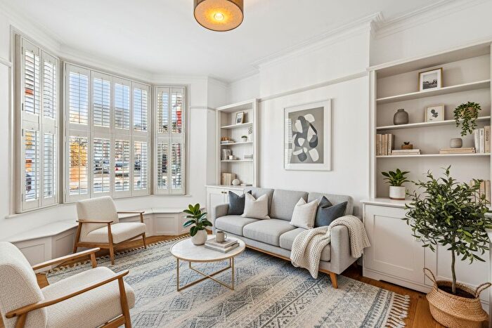 2 Bedroom Maisonette To Rent In St. Ann's Hill, Wandsworth, SW18