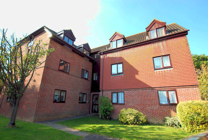1 Bedroom Flat To Rent In Blackswan Close, Crawley, RH11