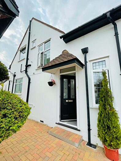4 Bedroom Terraced House To Rent In Dee Way, Romford, RM1