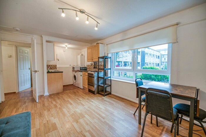 2 Bedroom Flat To Rent In L – Viewcraig Street, Edinburgh, EH8