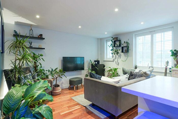 1 Bedroom Flat For Sale In Chessington Road, Ewell, Epsom, KT17