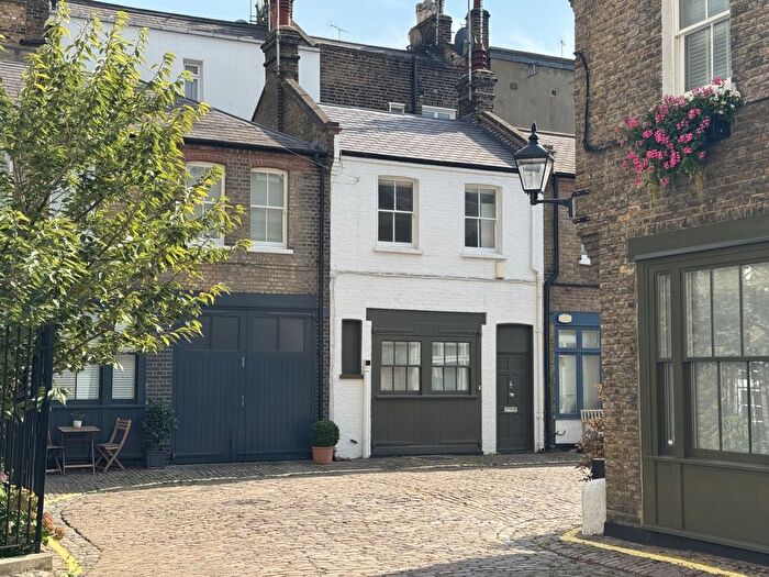1 Bedroom Mews To Rent In Montagu Mews South, London, W1H