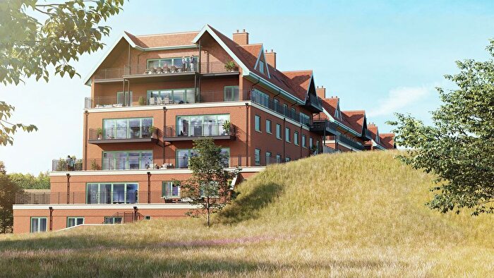 2 Bedroom Flat For Sale In Kings Drive, Midhurst, GU29