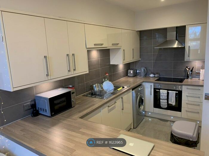 2 Bedroom Flat To Rent In Headingley Lane, Leeds, LS6