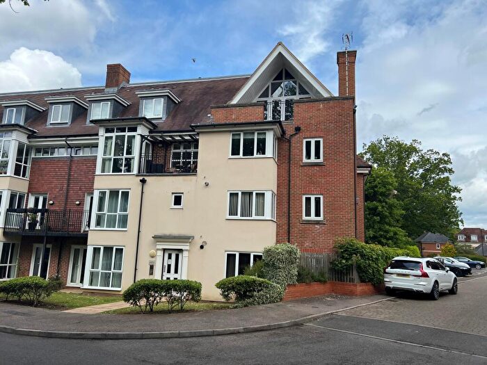 2 Bedroom Flat To Rent In Worth, RH10