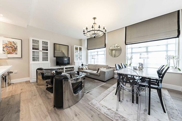 3 Bedroom Flat To Rent In Great West Road, Brentford, TW8