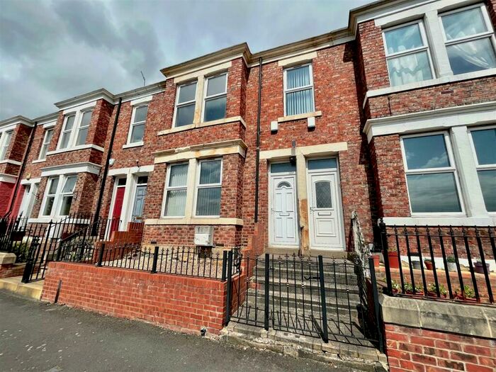 3 Bedroom Flat To Rent In Brighton Road, Gateshead, NE8
