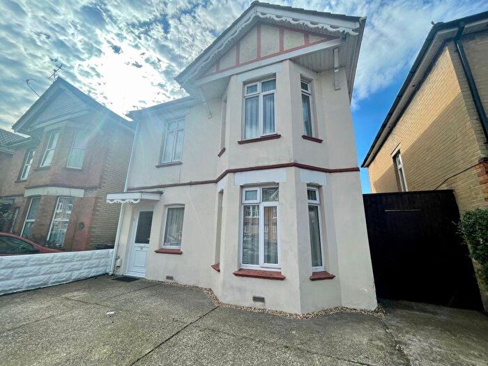 6 Bedroom House To Rent In Six Double Bedroom House With Two Kitchens, P07