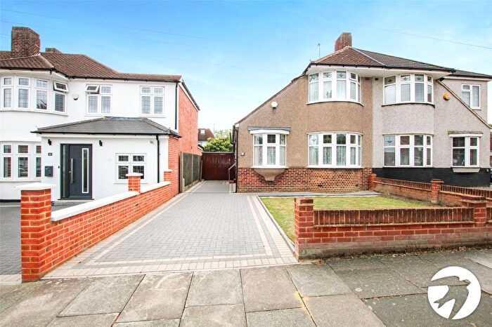 3 Bedroom Semi-detached House For Sale In Braywood Road, London, SE9