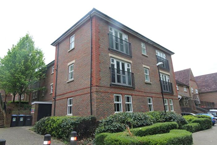 2 Bedroom Flat To Rent In Brooklands, Haywards Heath, RH16