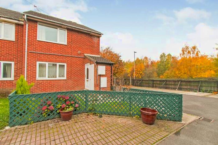 1 Bedroom Maisonette Flat To Rent In Elmton Close, Leeds, LS10