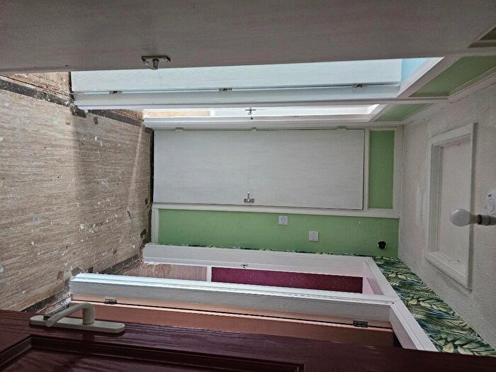 2 Bedroom Flat To Rent In Temple Close, LE12