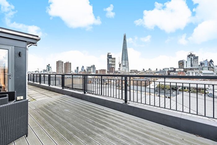 2 Bedroom Flat To Rent In Bell Yard Mews, London Bridge, London, SE1
