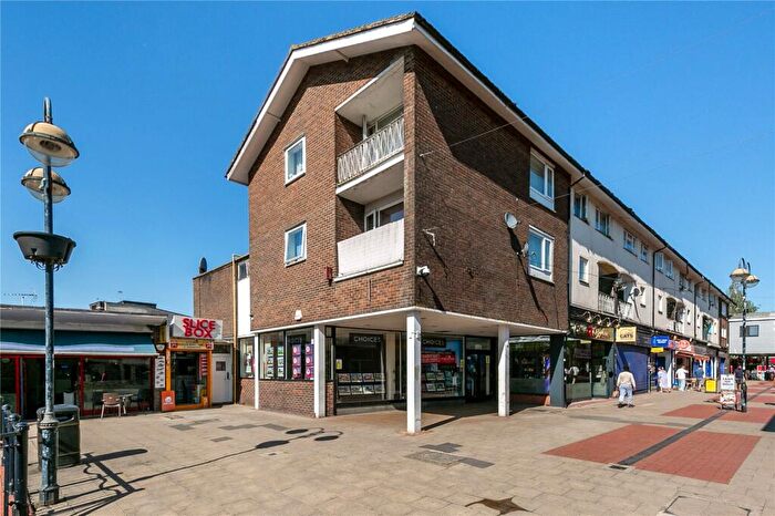 2 Bedroom Apartment For Sale In Broadwalk, Crawley, West Sussex, RH10
