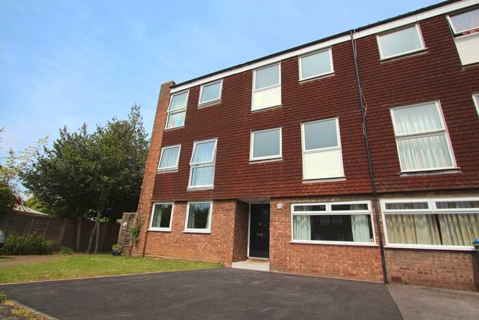 6 Bedroom Terraced House To Rent In Alston Close, Surbiton, KT6