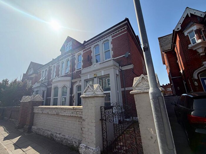 2 Bedroom Flat To Rent In Victoria Road North, Southsea, Hampshire, PO5