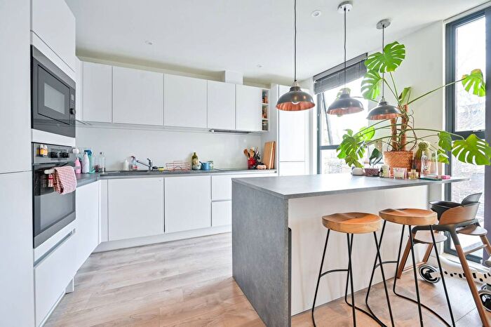 2 Bedroom Flat To Rent In Grange Road, Bermondsey, London, SE1