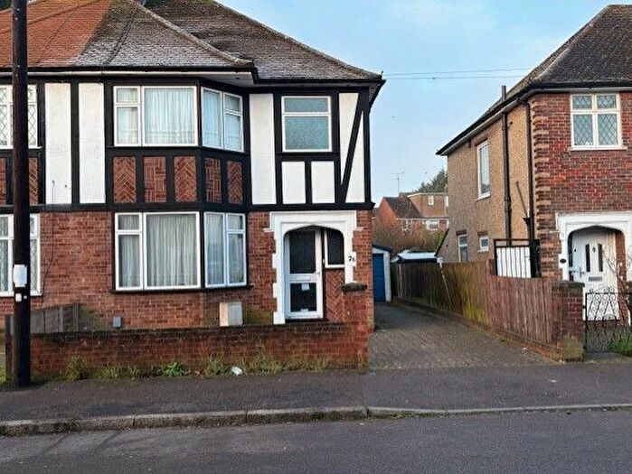 3 Bedroom Semi-Detached House To Rent In Rosslyn Crescent, Luton, LU3