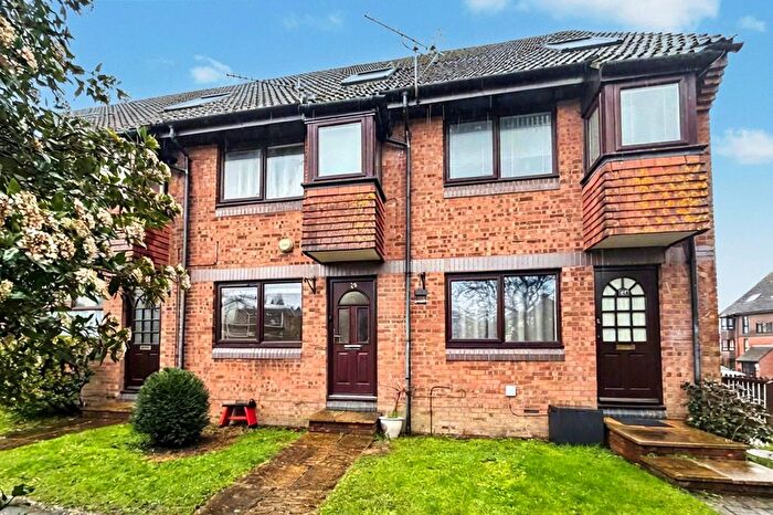 1 Bedroom Flat To Rent In Meon Close, Petersfield, Hampshire, GU32