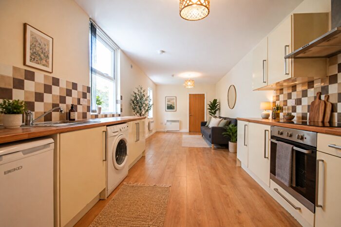 1 Bedroom Flat To Rent In Claude Road, Roath, CF24