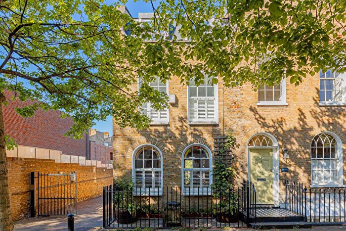 3 Bedroom End Of Terrace House For Sale In Elystan Walk, Barnsbury, Islington, N1
