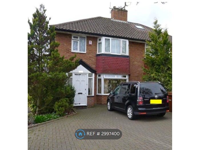 3 Bedroom Semi-Detached House To Rent In Kenton Lane, Harrow, HA3