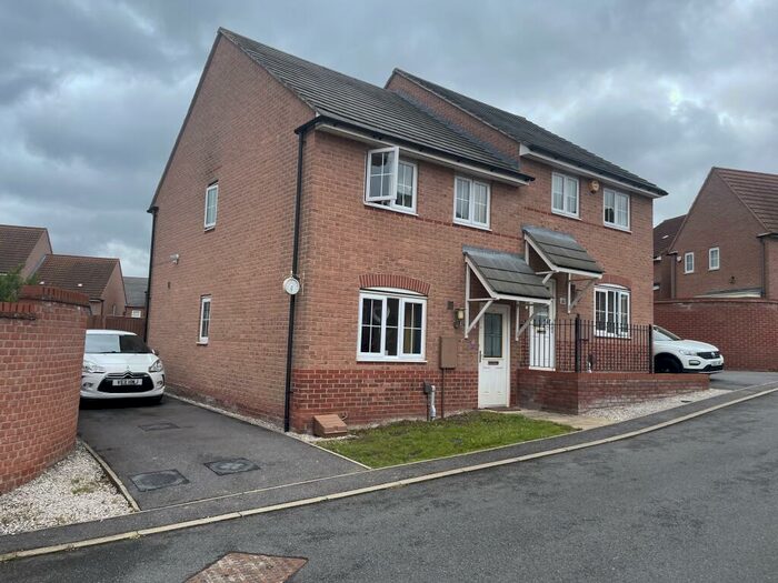 3 Bedroom Semi-Detached House To Rent In Weavers Close, Glenfield, LE3