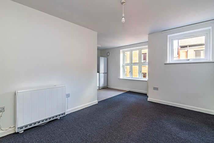 1 Bedroom Flat To Rent In Trivett Square, Nottingham, Nottinghamshire, NG1