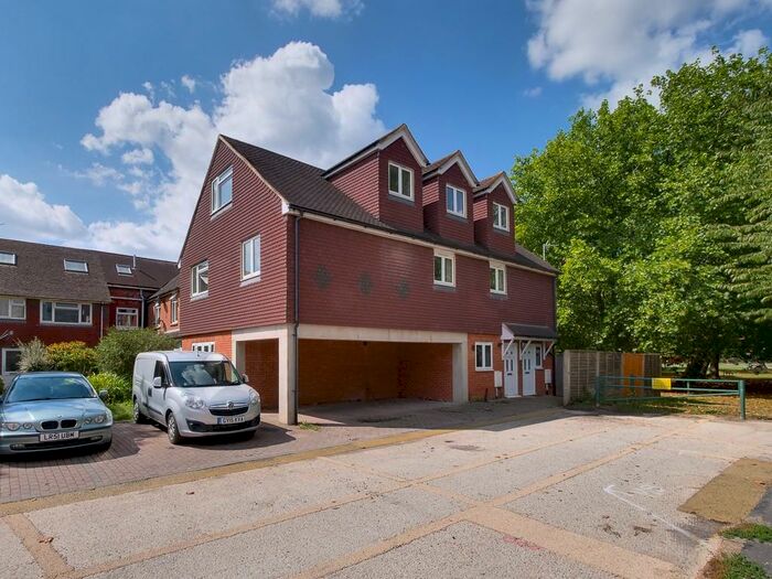 2 Bedroom Flat To Rent In Compton Terrace, Hailsham, East Sussex, BN27