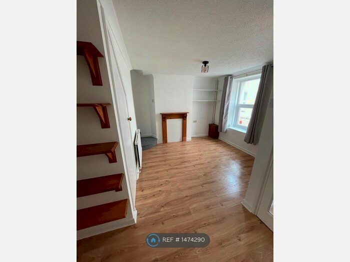 3 Bedroom Terraced House To Rent In Richmond Place, Truro, TR1