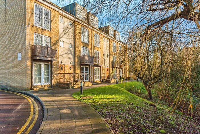 1 Bedroom Flat For Sale In Grove Road, Hitchin, SG4