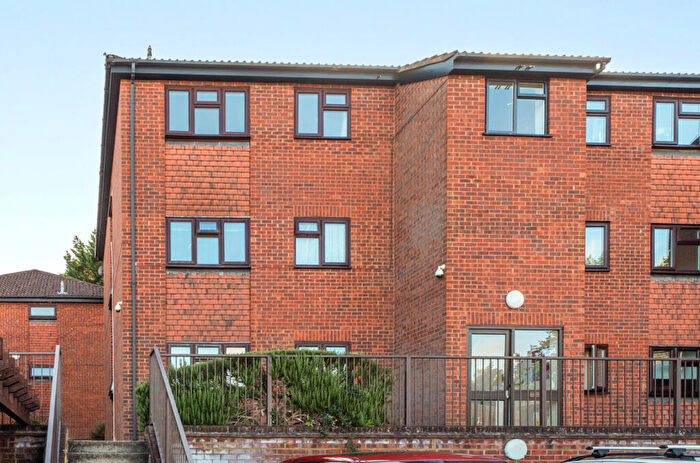 2 Bedroom Apartment For Sale In Kaybridge Close, High Wycombe, Buckinghamshire, HP13