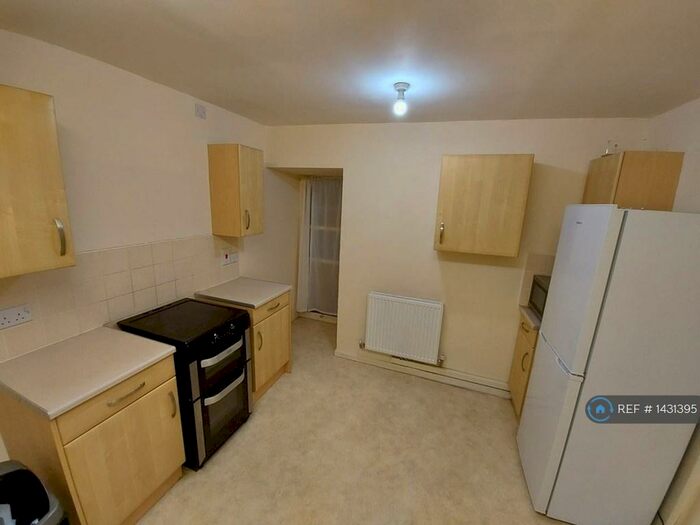 2 Bedroom Maisonette To Rent In Nottingham Cliff, Sheffield, S3