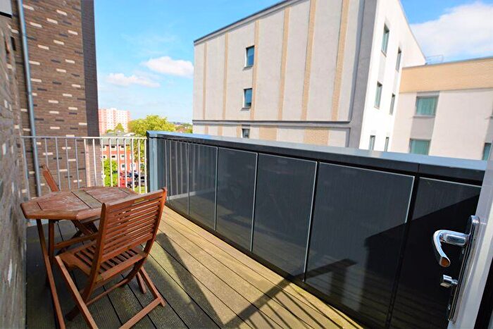 2 Bedroom Flat To Rent In Windsor Road, Slough, SL1