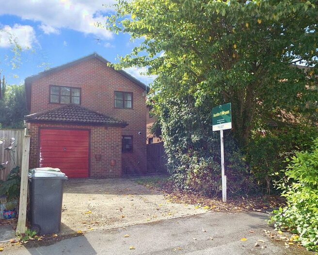 4 Bedroom Detached House To Rent In Honeysuckle Close, Winchester, SO22