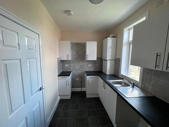 3 Bedroom Flat To Rent In Moorhead, Newcastle Upon Tyne, NE5