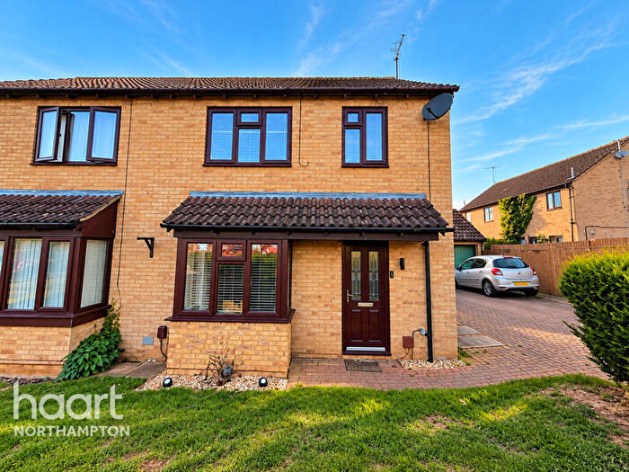 3 Bedroom Semi-Detached House For Sale In Sentinel Road, Northampton, NN4