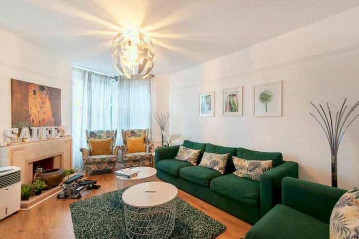 4 Bedroom Semi-Detached House To Rent In Glendun Road, East Acton, London, W3