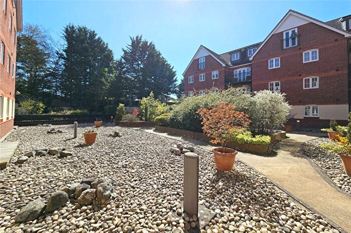 1 Bedroom Flat For Sale In London Road, Camberley, Surrey, GU15