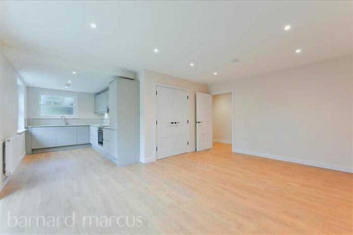 2 Bedroom Flat To Rent In Firs Road, Kenley, CR8