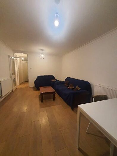 4 Bedroom Flat To Rent In Flat, Chute House, Stockwell Park Road, London, SW9
