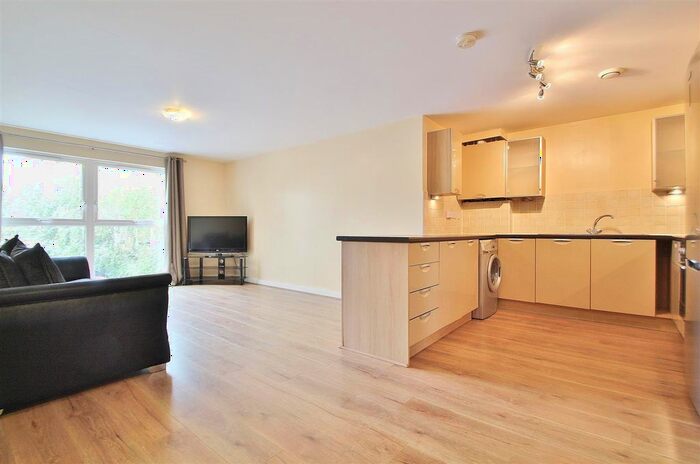 2 Bedroom Flat To Rent In Lanadron Close, Isleworth, TW7