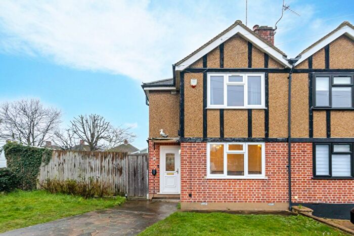 3 Bedroom Semi Detached House For Sale In Maxwell Close, Mill End, WD3
