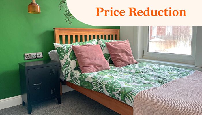 2 Bedroom Terraced House To Rent In Thesiger Street // Bed // June, LN5