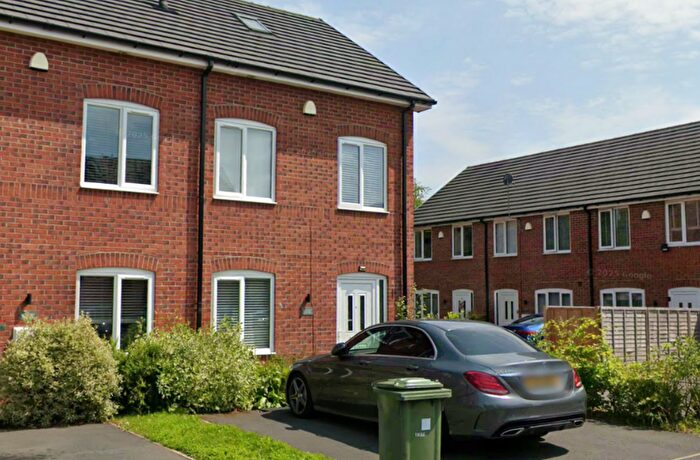3 Bedroom End Of Terrace House For Sale In Hillside Close, Hyde, SK14