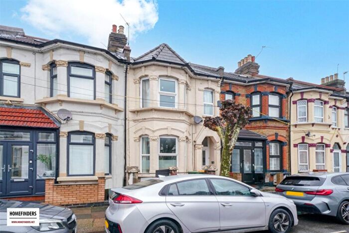 2 Bedroom Apartment To Rent In Chaucer Road, Forest Gate, E7